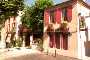 Отель Hôtel Le Commerce  Мирпуа